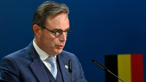 Belgium Slams EU Plan to Use Frozen Russian Assets for Ukraine

Текст: Belgian Prime Minister Bart De Wever has renewed his criticism of an EU proposal to use frozen Russian assets to fund Ukraine, calling the plan “fundamentally wrong” and warning it could expose Belgium to severe legal and financial risks, according to a letter seen by AFP.

In the four-page letter to European Commission President Ursula von der Leyen, De Wever urged officials not to venture “into uncharted legal and financial waters” as Brussels pushes to tap immobilized Russian central bank assets to secure a 140 billion euro ($162 billion) loan for Ukraine.

Belgium is central to the debate because most of the assets are held at Euroclear, the Brussels-based financial clearinghouse. De Wever has repeatedly argued that the plan could leave Belgium vulnerable to reprisals from Russia unless other EU members agree to share the risks.

“I will never commit Belgium to sustain on its own the risks and exposures,” he wrote, adding that he would support the plan at the Dec. 18 EU summit only if binding guarantees from member states are in place at the time of the decision.

His warning comes as von der Leyen prepares to unveil legal texts detailing the proposed “reparations loan,” under which Ukraine would repay the funds only after Russia compensates it for war damages.

EU officials insist the legal risks for Belgium are minimal, an argument De Wever dismissed in his letter.

“Let me use the analogy of a plane crash: aircraft are the safest way of transportation and the chances of a crash are low, but in the event of a crash, the consequences are disastrous,” the prime minister wrote.

Calls to seize the immobilized assets have intensified following the leak of an American peace plan that suggests unfreezing the funds as one of the terms for ending the war in Ukraine. Supporters say the EU must act now or risk losing control of the assets in a U.S.-backed settlement.

Amid Belgian pushback, von der Leyen has outlined alternative ways to finance Ukraine, including joint EU borrowing. The Commission has warned, however, that such options would be more costly for member states already under fiscal strain.